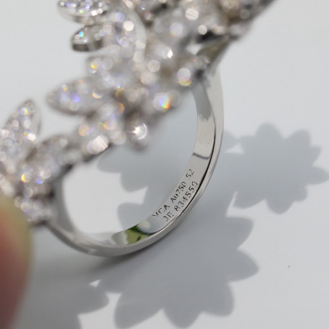 Van Cleef & Arpels Elegant Diamond Flower Ring